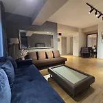 Cozy Center - Free Parking Garage *