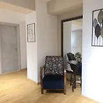 Διαμέρισμα Cozy Center - Free Parking Garage