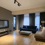 Cozy Center - Free Parking Garage *