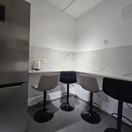 Cozy Center - Free Parking Garage