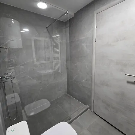 Cozy Center - Free Parking Garage Апартаменти