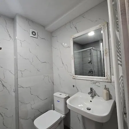 Apartament Cozy Center - Free Parking Garage *