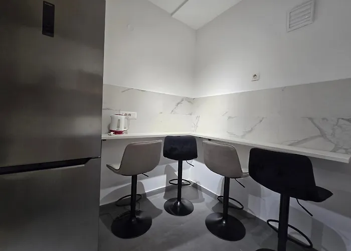 Cozy Center - Free Parking Garage