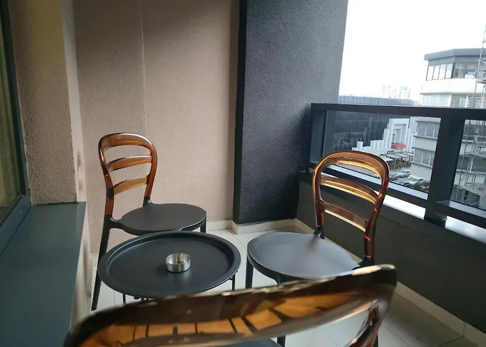 Cozy Center - Free Parking Garage Апартаменти