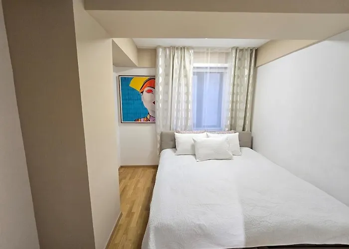 Апартаменти Cozy Center - Free Parking Garage