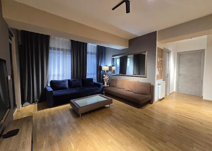 Апартаменти Cozy Center - Free Parking Garage