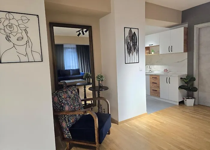 Cozy Center - Free Parking Garage Апартаменти *