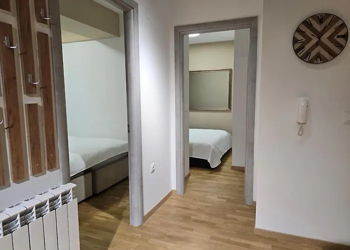 Cozy Center - Free Parking Garage *