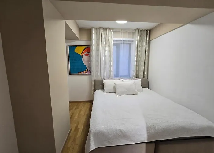 Cozy Center - Free Parking Garage Апартаменти *