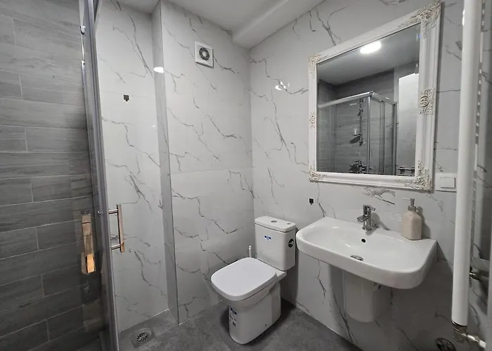 Cozy Center - Free Parking Garage Апартаменти *