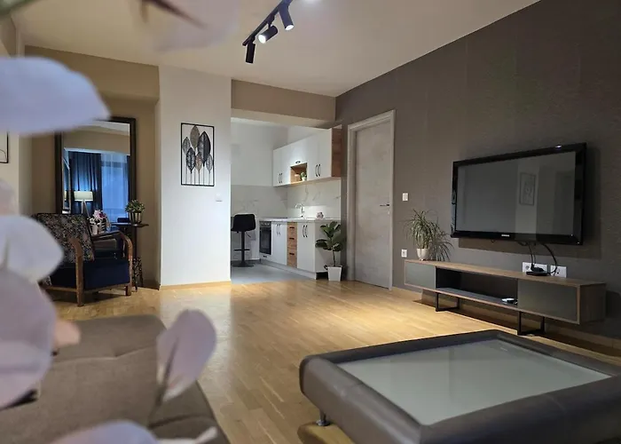 Cozy Center - Free Parking Garage *